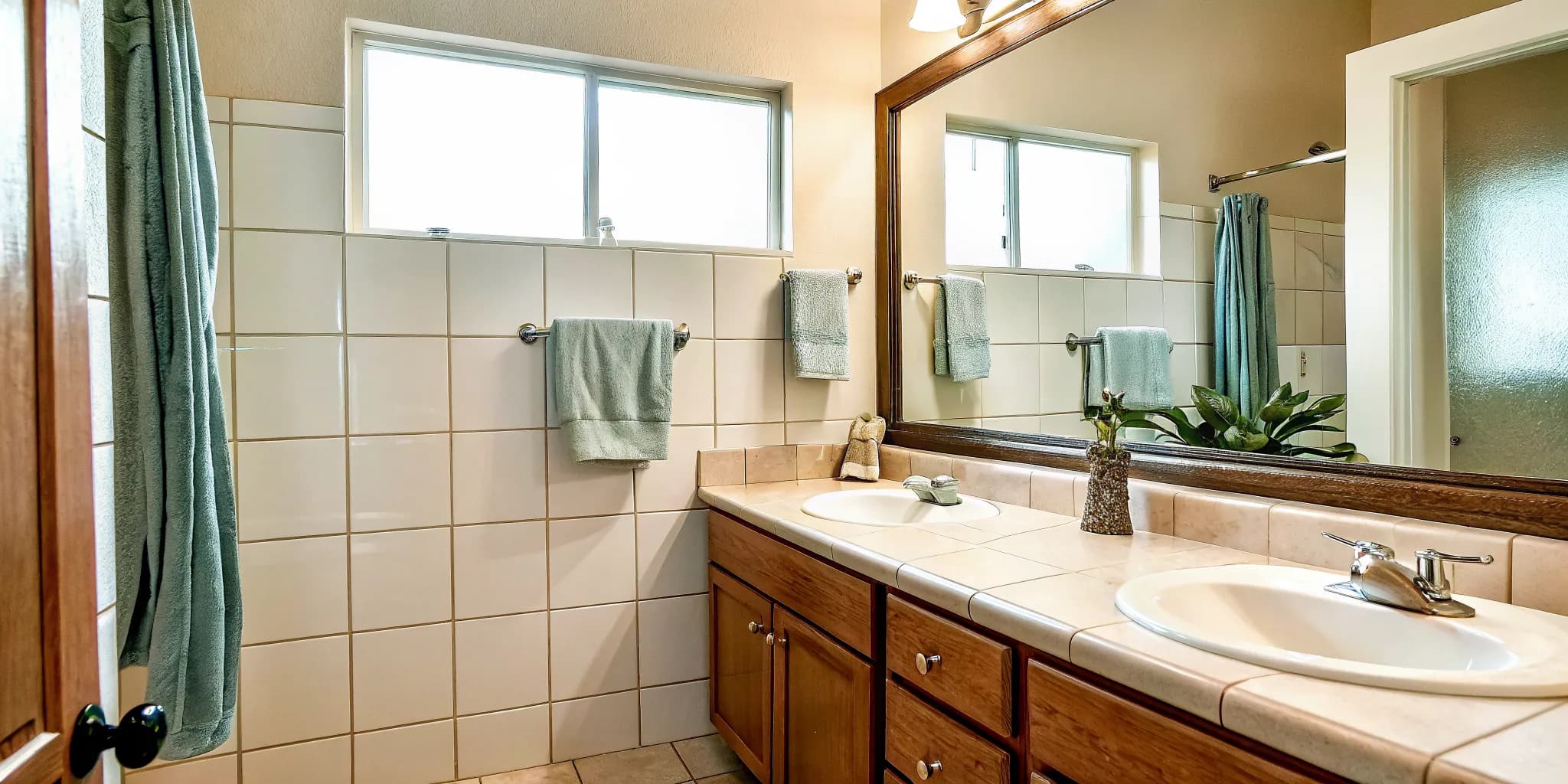 One time house cleaning Oklahoma City guest bathroom ready for visitors