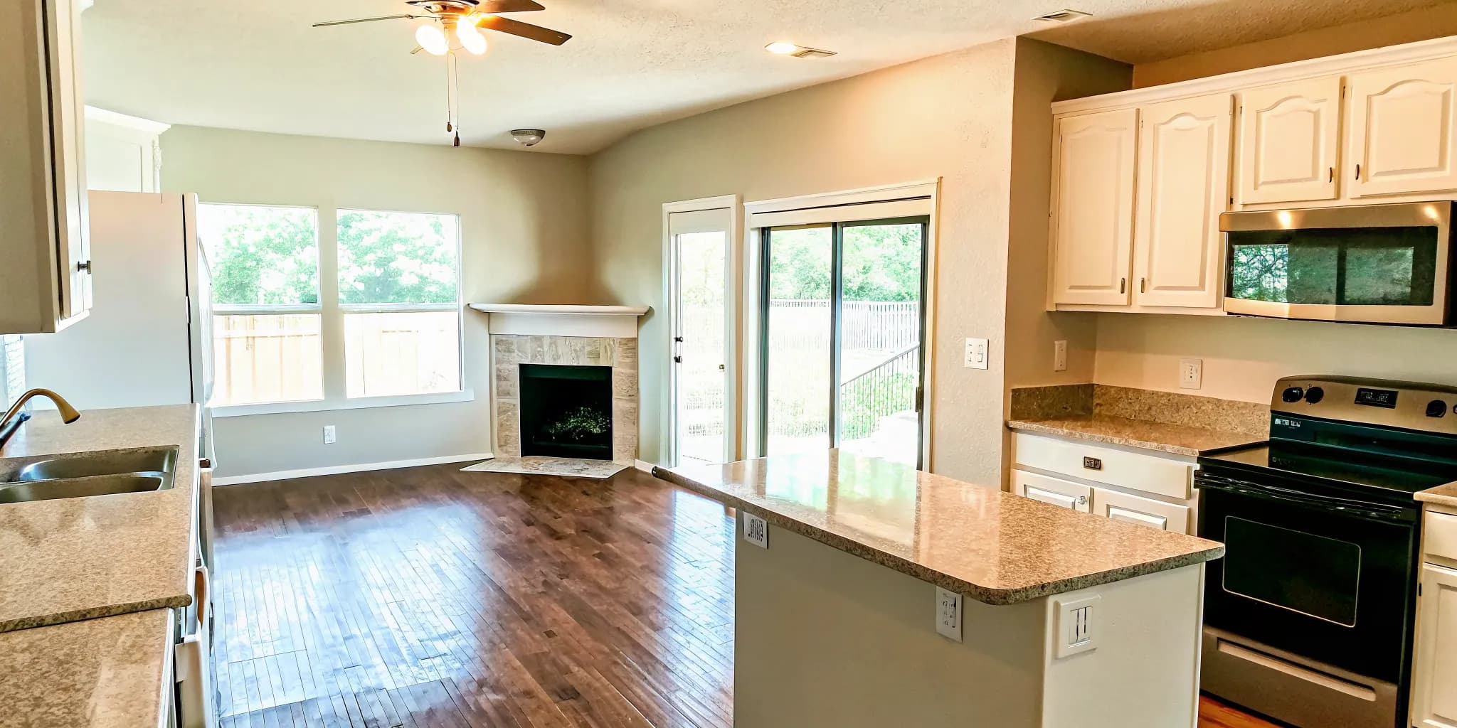 Move out cleaning Norman OK checklist in a clean empty home