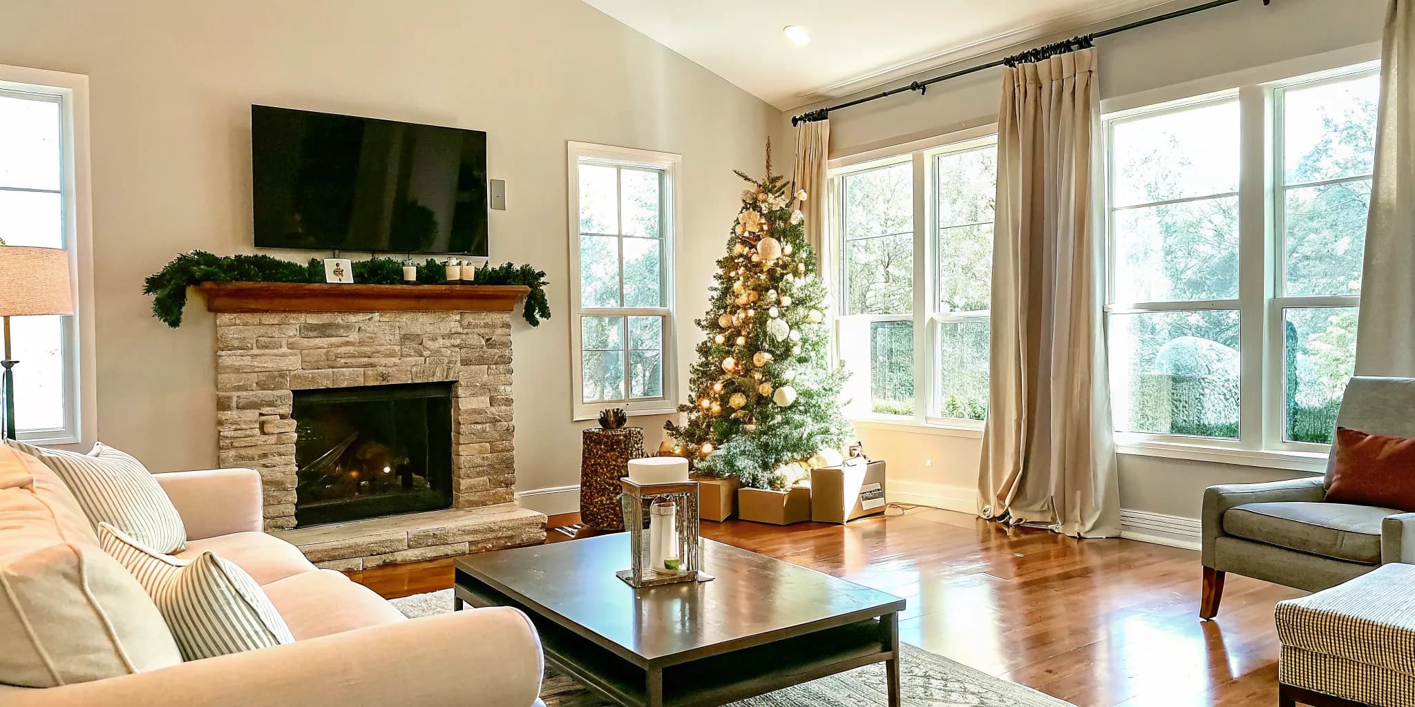 Clean living room decorated for the holidays with a Christmas tree, ready for guests